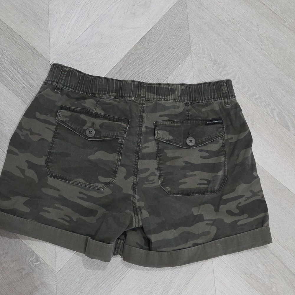 Social Standard Womans Camo Shorts, LARGE - Picture 5 of 5